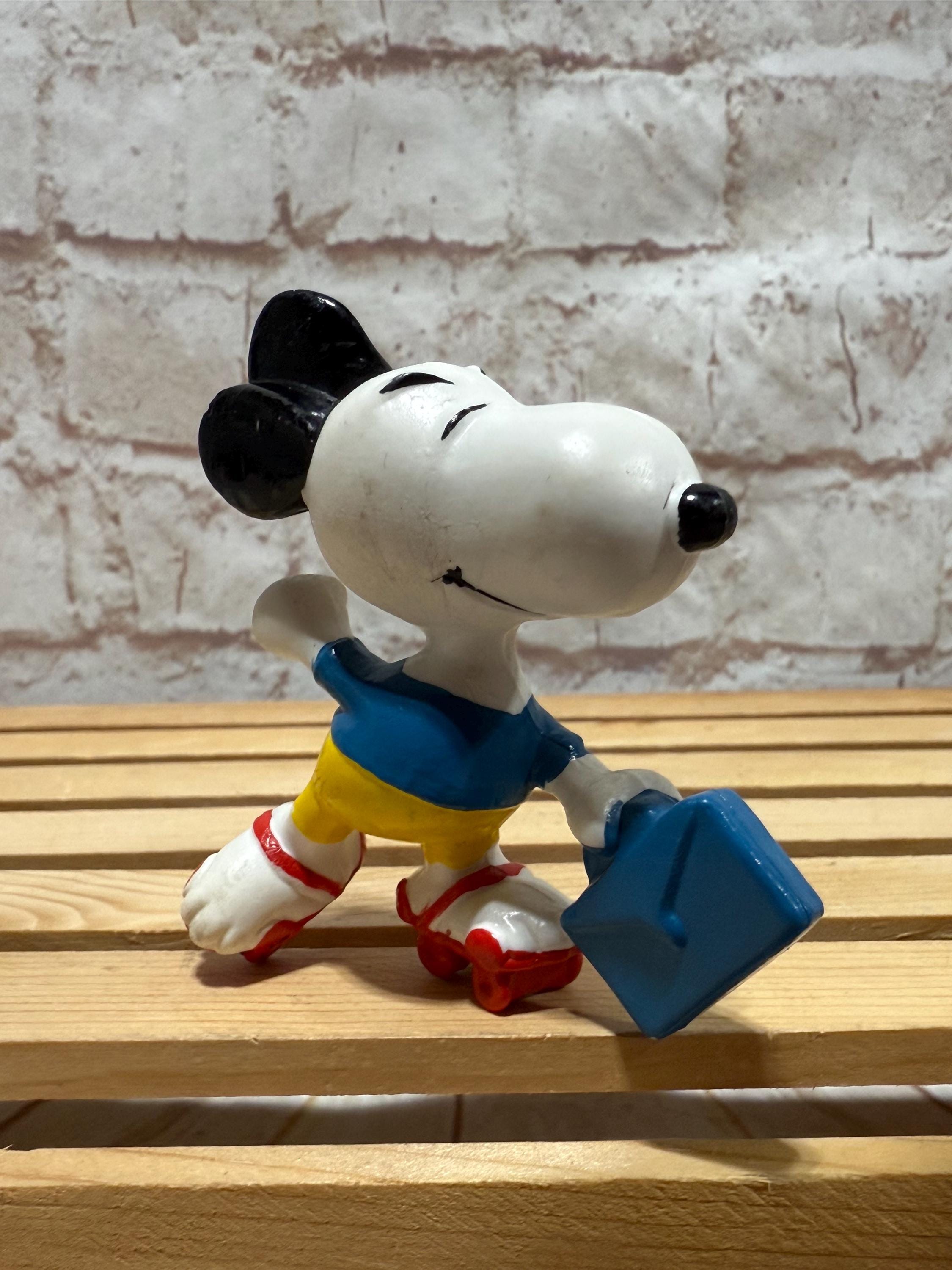 Vintage Peanuts Snoopy Sports Ski Flambro Figure Vintage