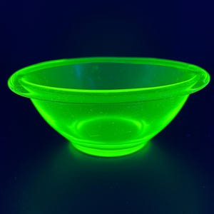 Vintage Green Depression Uranium Glass Small Mixing Nesting Bowl 7” - UV Blacklight Glows!