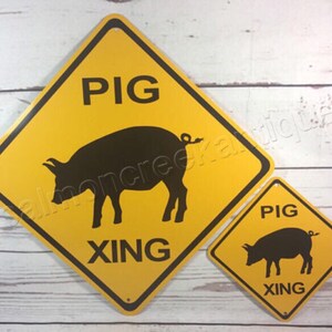 Pig Xing Mini Metal Yellow Farm Señal de cruce de precaución 6"x6" o 12"x12" NUEVO (2 tamaños disponibles)