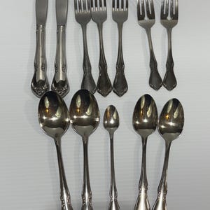 Vintage Lot von 12 Stück Oneidacraft Deluxe Edelstahl Besteck Set - Chateau Design (Küchengabeln, Messer, Löffel) Oneida Craft