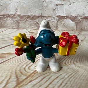 Vintage 1978 Gift Smurf Mini PVC Miniature Action Figure Peyo Toys Figurine