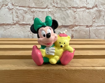 Vintage Disney Baby Minnie Maus mit Teddybär Mini PVC Miniatur 2 ”Aktionsfigur Spielzeug Figur von Applause