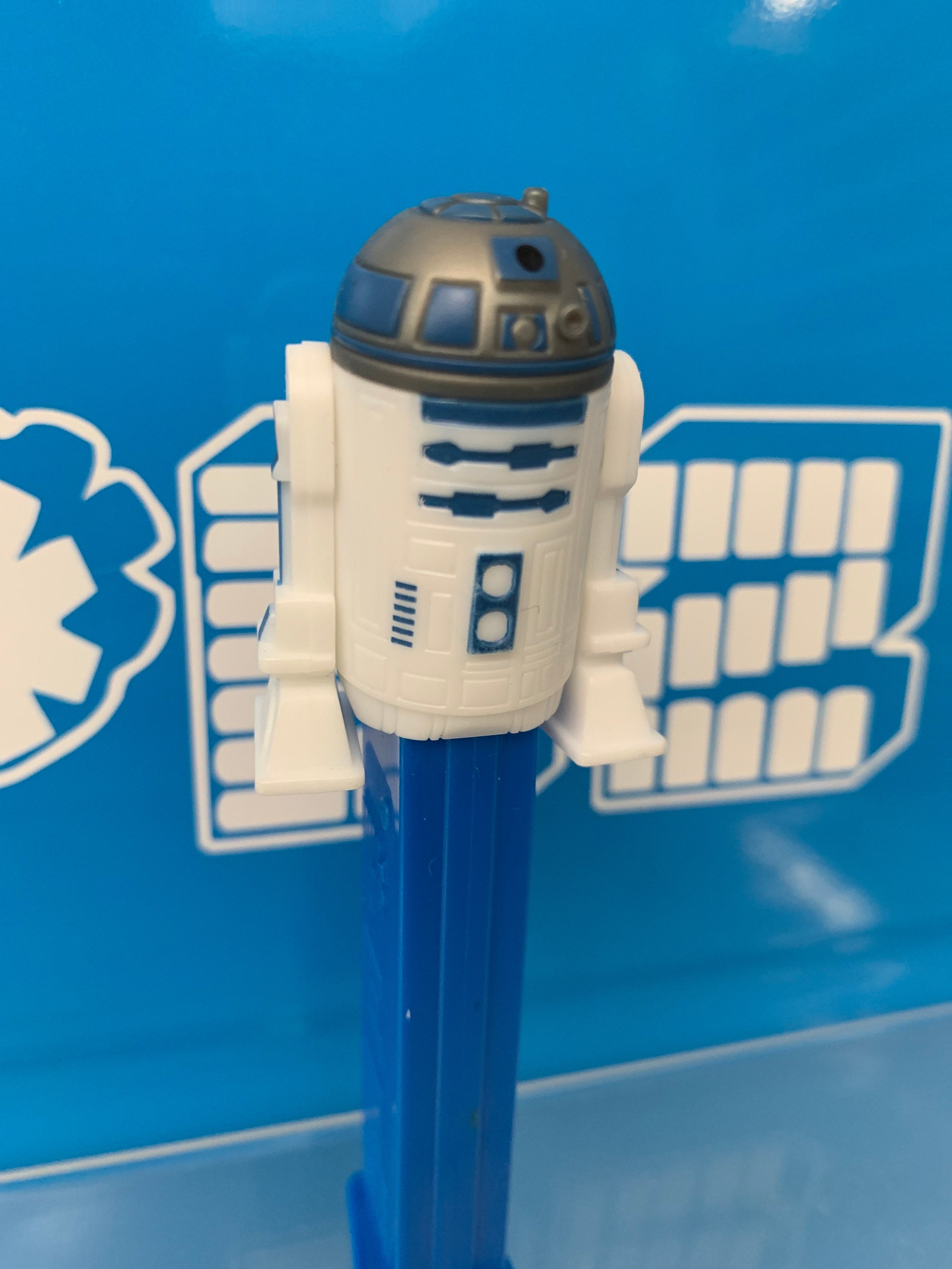 r2d2 pez