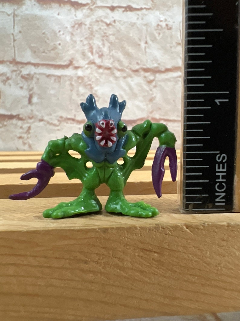 Vintage 1997 Fistful of Aliens GREEN Alien Mini 1” Action