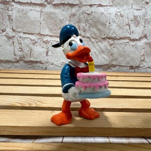 Vintage Donald Duck met verjaardagstaart Disney miniatuur PVC minifiguur speelgoed door applaus