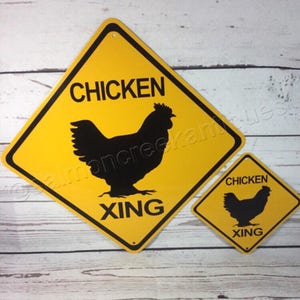 Señal de precaución de cruce de granja en miniatura de metal amarillo Chicken Xing de 6" x 6" o 12" x 12" NUEVA (2 tamaños disponibles)