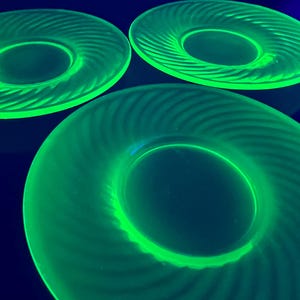 Vintage Set of 3 Green Depression Uranium Glass Optic Swirl Spiral Salad / Bread / Desert Plates 6” - UV Blacklight Glows!