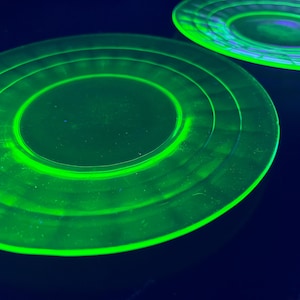 Vintage Set of 2 Block Optic Green Depression Uranium Hocking Glass Co Salad / Bread / Desert Plates 6” - UV Blacklight Glows!