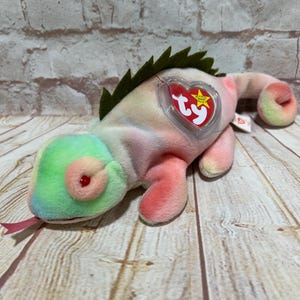 Vintage 1997 TY Iggy the Chameleon with tongue Plush Stuffed Animal the Original Beanie Babies 8&quot;