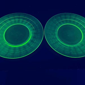 Vintage Set of 2 Block Optic Green Depression Uranium Hocking Glass Co Luncheon Plates 8” - UV Blacklight Glows!