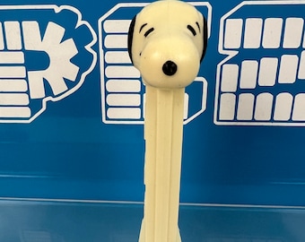 Vintage 80s Snoopy PEZ Dispenser: Thick Eyes, Thin Foot