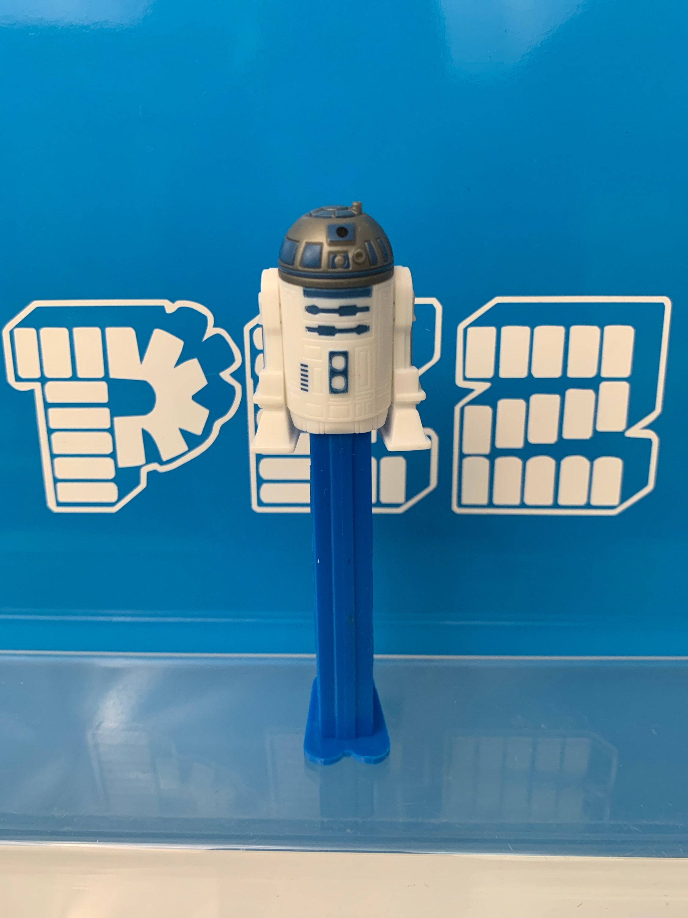 r2d2 pez