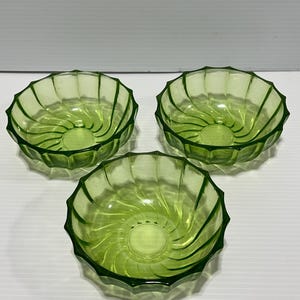 Vintage set of 3 Federal Glass Rhythm Green Bowl Limelight Berry Nappy Cereal Bowls Swirl Pattern 5&quot; (1 has a minor chip - see pictures)