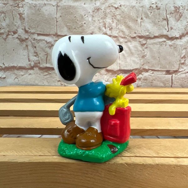 vintage Peanuts Snoopy Golfing avec Woodstock Mini PVC Miniature Action Figure Jouets Figurine Sports Rare