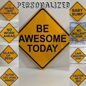 Personaliza tu texto aquí. Mini señal de cruce de precaución de metal amarillo de 6" x 6" o 12" x 12". Personalizada. Hecha a pedido (2 tamaños disponibles).