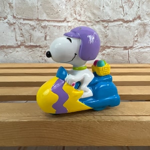 Vintage Peanuts Snoopy Driving Easter Egg Scooter w Easter basket Mini PVC Miniature Action Figure Toys Figurine by Whitman - Easter Beagle