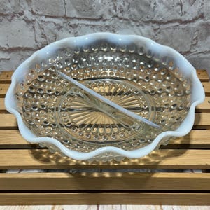 Vintage Fenton Mondstein Opalescent Ruffled Hobnail Glasschüssel Geteilt Relish Nut Candy Dish 8 ”