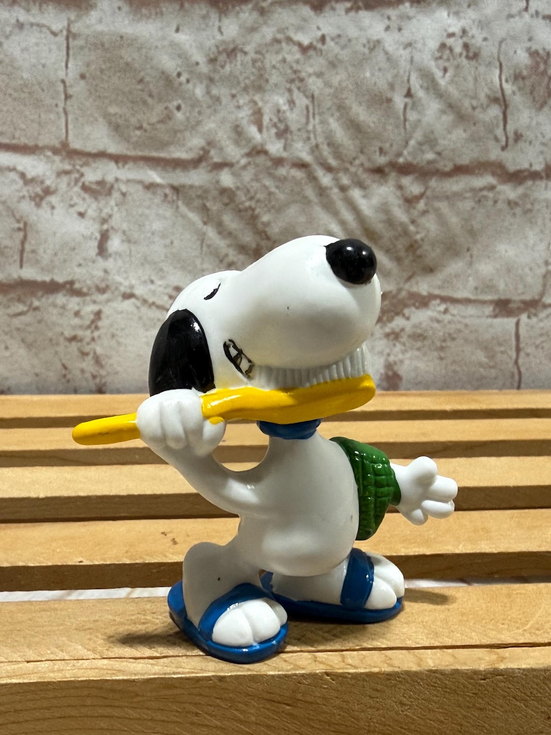Vintage Peanuts Snoopy Brushing Teeth Mini PVC Miniature Action Figure
