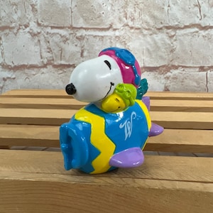 Vintage Peanuts Snoopy and Woodstock Flying a Easter egg Airplane Mini PVC Miniature Action Figure Toys Figurine by Whitman - Easter Beagle