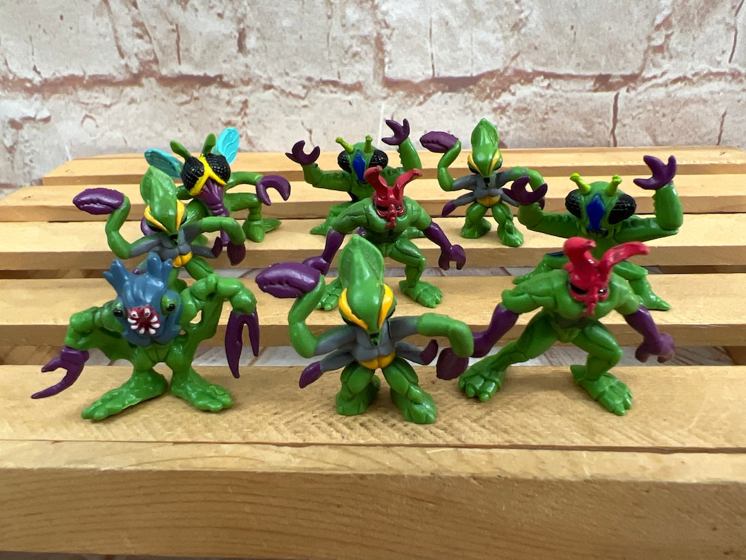 Vintage 1997 Fistful of Aliens GREEN Alien Mini 1” Action Figure