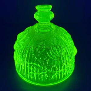 Vintage Imperial Glas Vaseline Uran Gelb Grün Glas Butterdose Kuppel Deckel NUR - (Rosenmuster) - UV Schwarzlicht leuchtet!