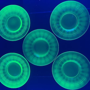Vintage Set of 5 Circle Green Depression Uranium Hocking Glass Co Small Salad / Bread / Sherbet Plates 6” - UV Blacklight Glows!