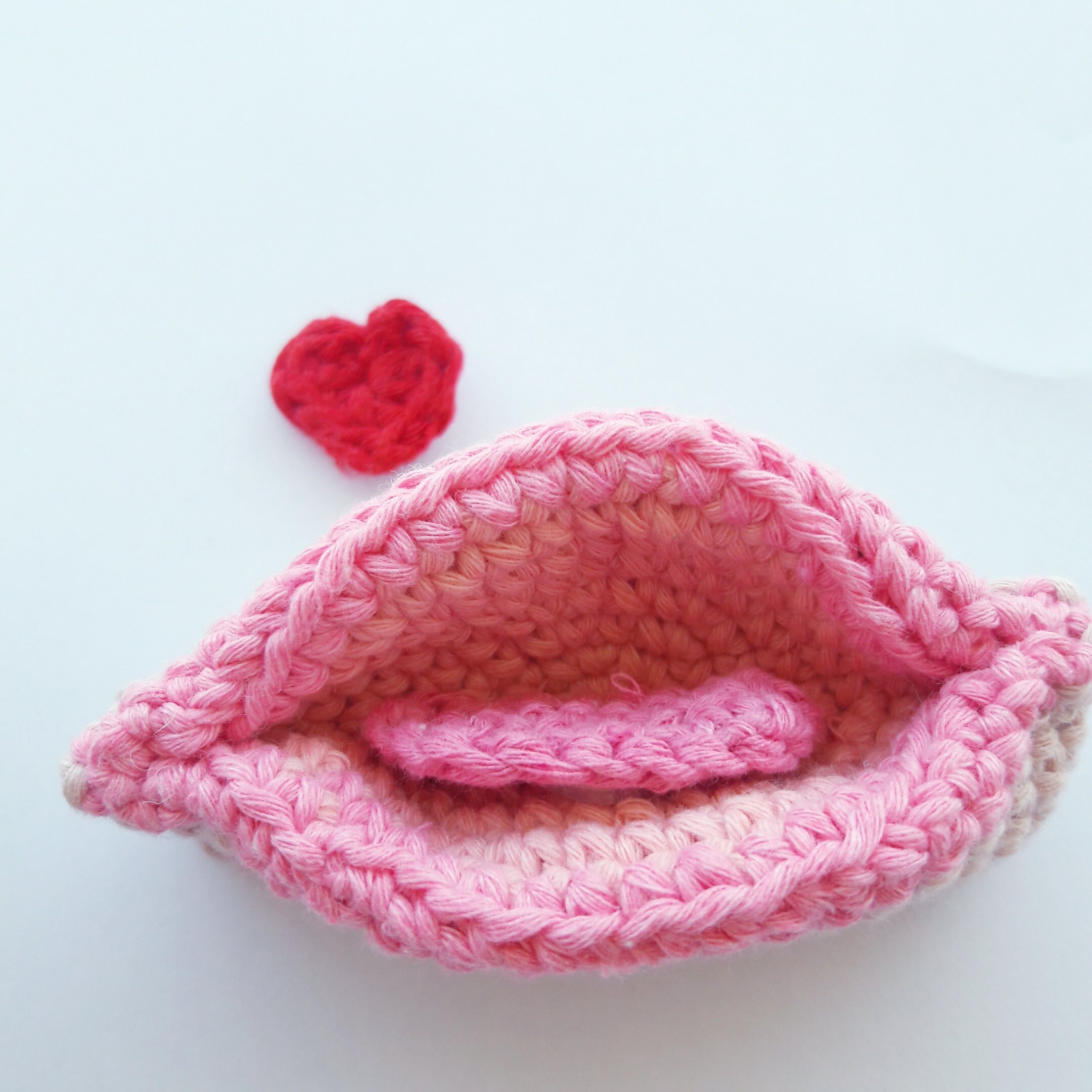 Crochet pattern for a lactation teaching baby mouth
