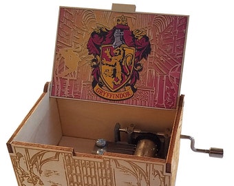 Hogwarts Castle, Gryffindor Crest, Featuring Music of Hedwig's Theme, Hand Crank Music Box