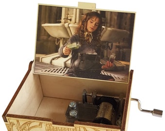 Hogwarts Castle, Potions, Featuring Music of Hedwig's Theme, Hand Crank Music Box