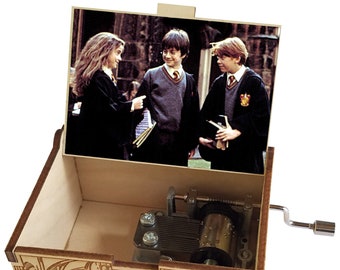 Hogwarts Castle, Friends, Featuring Music of Hedwig's Theme, Hand Crank Music Box