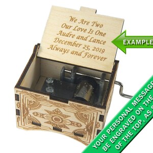 Vintage Music Box, You've Got A Friend by Carole King, Laser Engraved Wood Hand Crank Music Box afbeelding 2