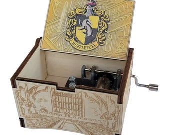 Hogwarts Castle, Hufflepuff Crest, Featuring Music of Hedwig's Theme, Hand Crank Music Box