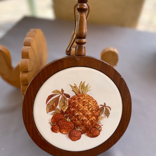 Vintage Pineapple and Strawberry Trivet with Handle Wall Hanging, Wood and Ceramic