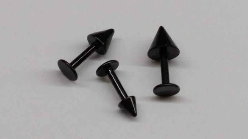 Ear Cartilage Helix Triple Forward Labret Tragus 3mm 4mm 5mm Cones 14 = 6mm 18g Black Labret Spike 38 = 10mm 516 = 8mm