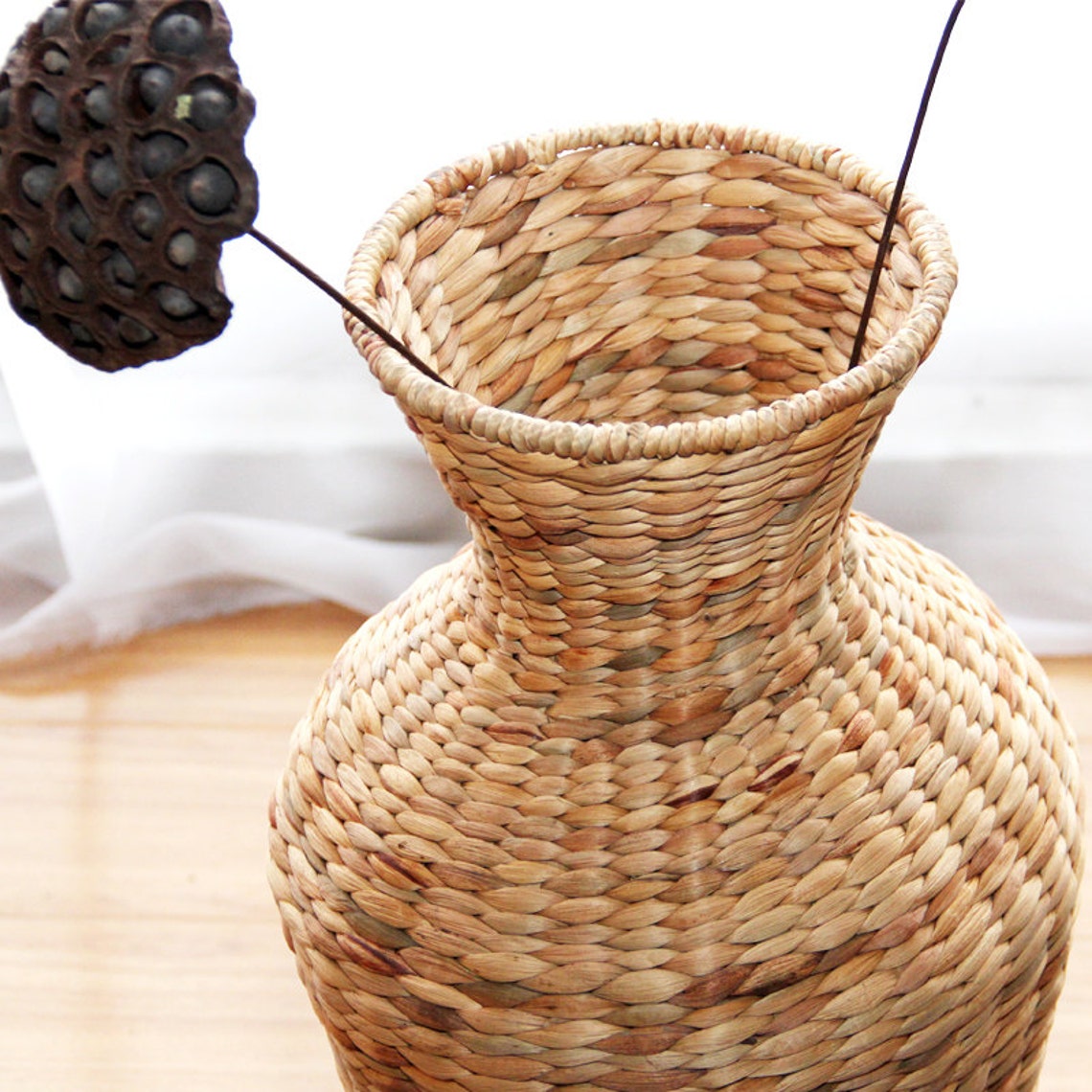 Rustic Woven Vase: Embracing Nature's Elegance