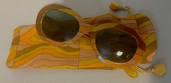 Super cool vintage 1960s psychedelic patterned sun