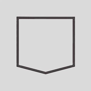 Puede incluir: Un contorno de bolsillo gris oscuro, un elemento de diseño, sobre un fondo gris claro. La forma del bolsillo es rectangular con una parte inferior puntiaguda. Las líneas son gruesas y texturizadas, creando un diseño simple y minimalista.