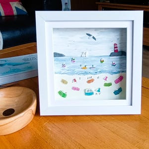 Sea Glass Beach Scene Art: Humorous Coastal Wall Decor Bild 1
