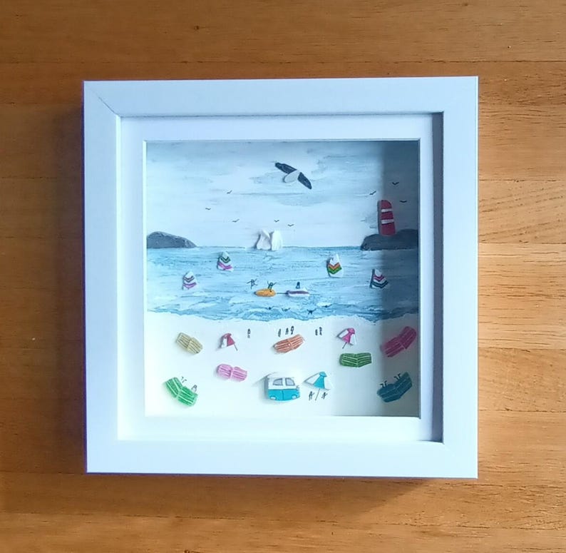 Sea Glass Beach Scene Art: Humorous Coastal Wall Decor Bild 6
