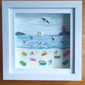 Sea Glass Beach Scene Art: Humorous Coastal Wall Decor Bild 5