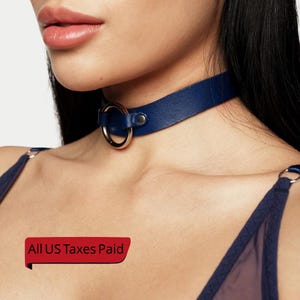 Qisqa qora sochli porno aktrisa