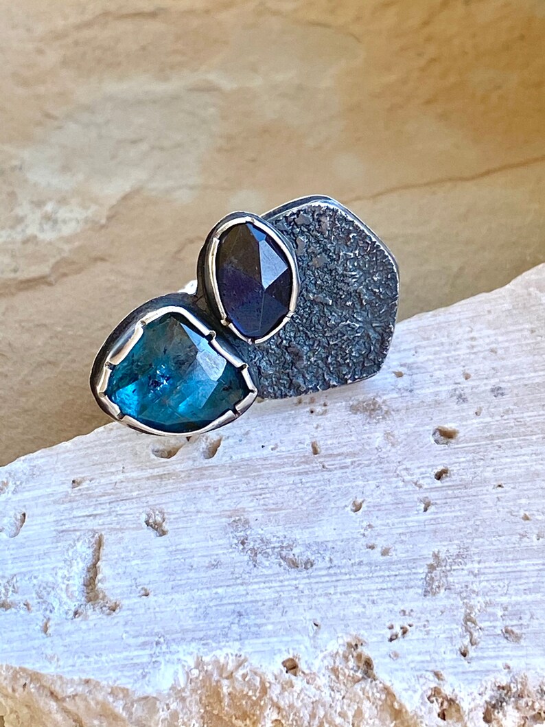 Step Up Sterling Silver Hollow Form and Blue Gems Ring