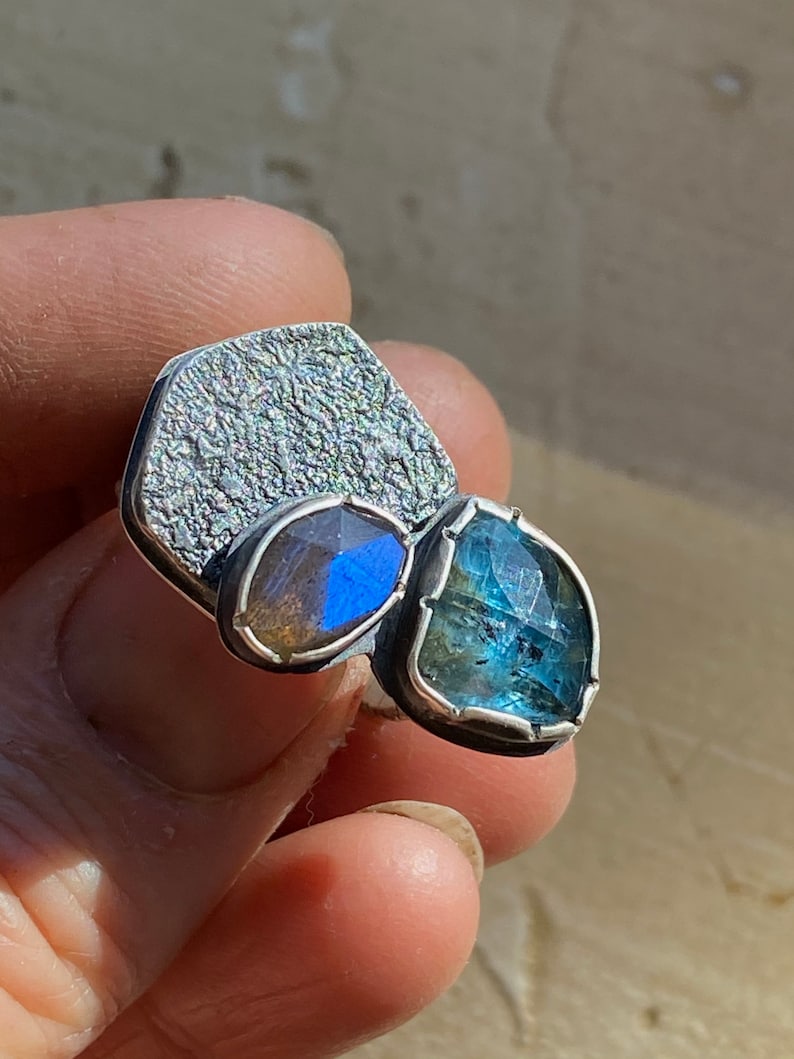 Step Up Sterling Silver Hollow Form and Blue Gems Ring
