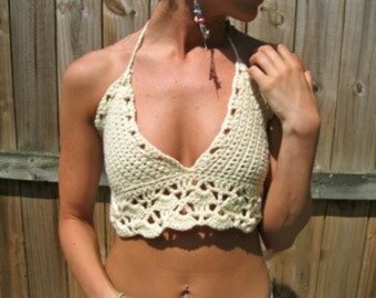 Top halter de crochê detalhado