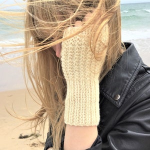 Gloves Knitting Pattern, Adult and Child Easy Knit Flat Instructions, Dog Walk Basic DIY Mitts Design, Sand Fingerless Mittens (English)