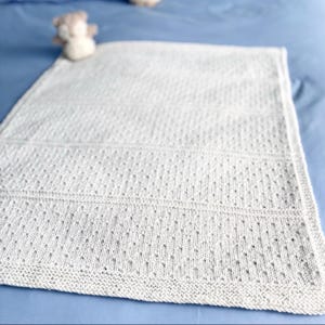 Baby Blanket Pattern, Easy Knit Nursery Decor Instructions, Cot Blankie Handmade Design, Knitted New Born Throw Tutorial, Rain (English)