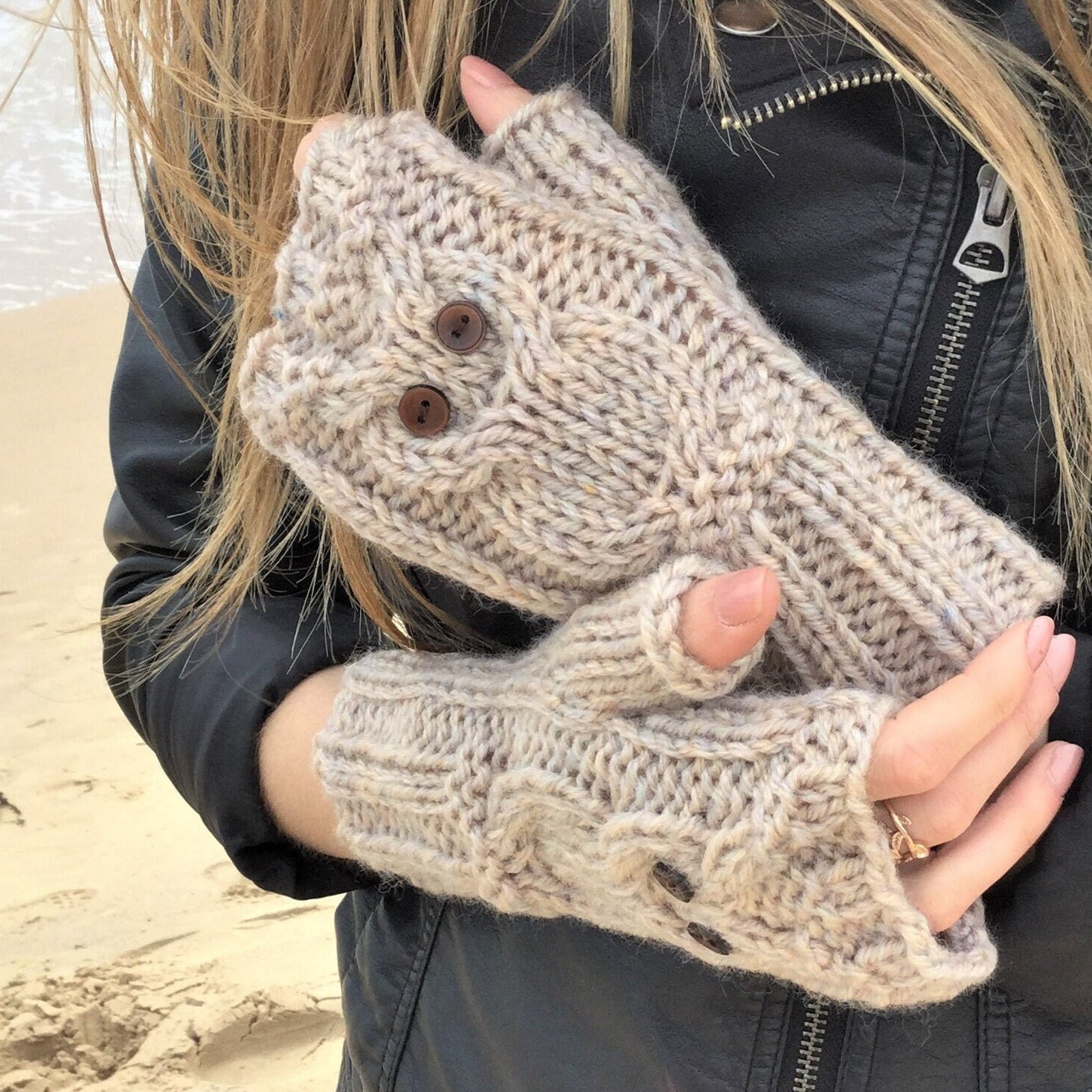 Knitted owl 2024 fingerless gloves pattern