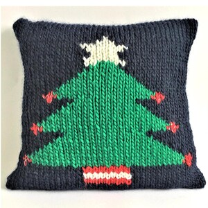 Pillow Knitting Pattern, Easy Holidays Home Decor Instructions, Basic Modern Design Super Bulky Knit, Christmas Tree Cushion Cover (English)