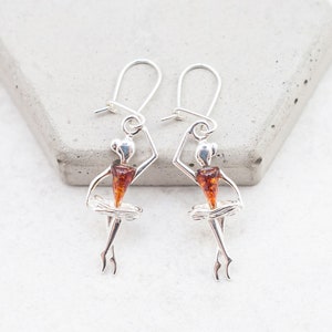 Örhängen i baltisk bärnsten, ballerinaörhängen, silverbalettörhängen, ballerinaörhängen, balettdansös, present till balettlärare, vårgåva