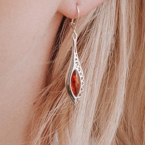 Boucles d&#39;oreilles en forme de larme d&#39;ambre de la Baltique, Boucles d&#39;oreilles en argent sterling et ambre, Boucles d&#39;oreilles pendantes en ambre, Boucles d&#39;oreilles pendantes en ambre pour femme, Cadeau printanier